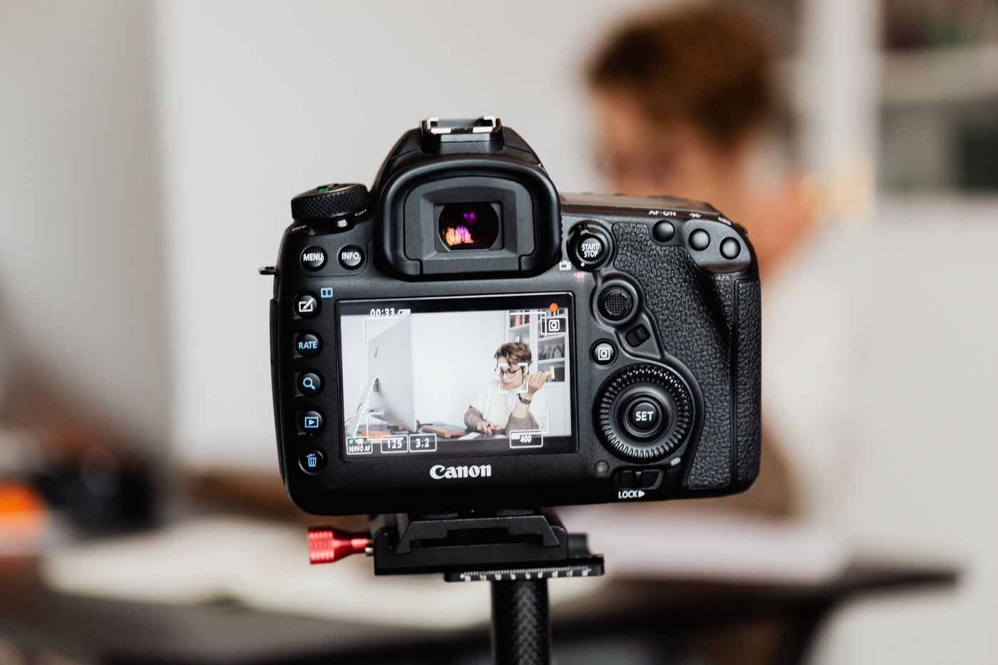 YouTube para empresas: por que o canal do CEO vende mais que o da marca